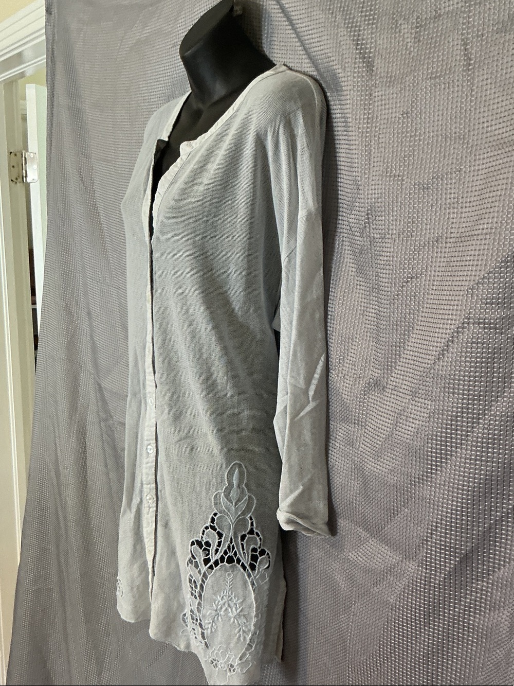 Meadow Rue White Embroidered Button-Front Tunic - Picture 4 of 6